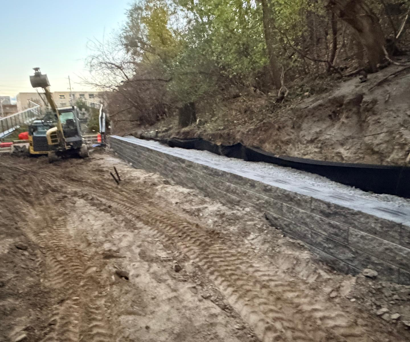retaining wall installation-1